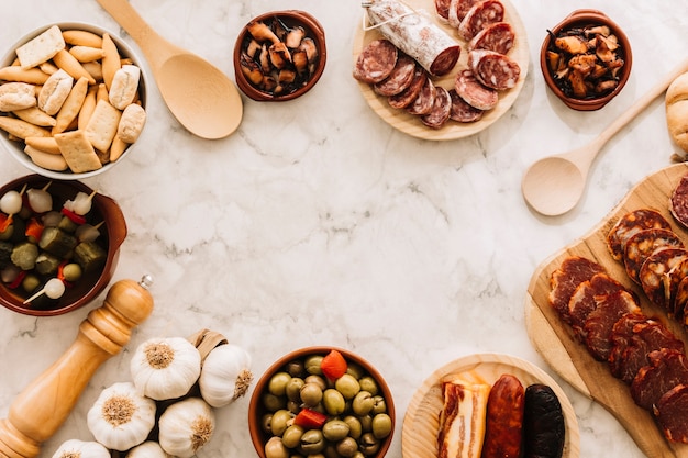 Foto gratuita borde de comida y cucharas