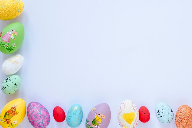 Borde formado por huevos de pascua