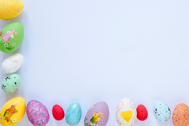 Borde formado por huevos de pascua