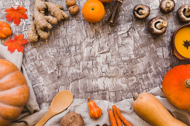 Foto gratuita borde de símbolos de otoño