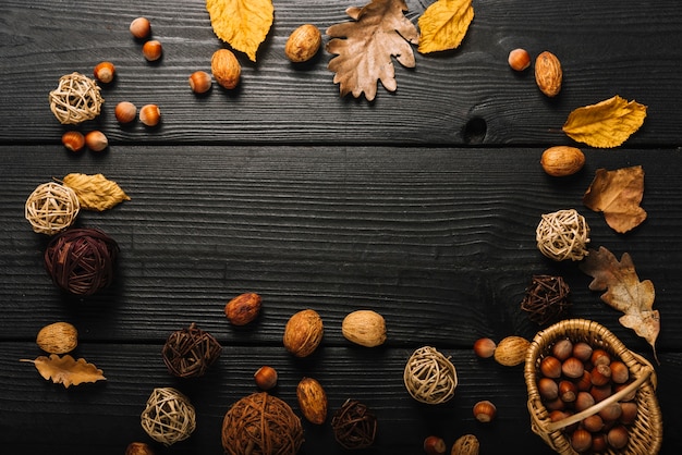 Foto gratuita borde de símbolos de otoño