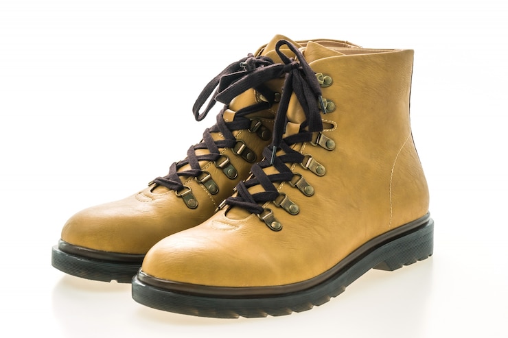 Foto gratuito botas de cuero
