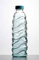 Foto gratuita botella de agua transparente en el estudio