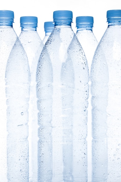 Foto gratuita botella de agua vacía
