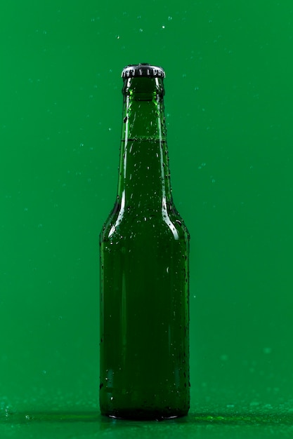Botella de cerveza fría