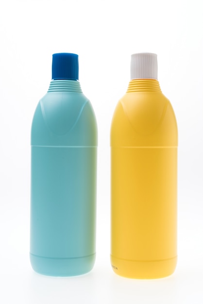 botella de plástico en blanco