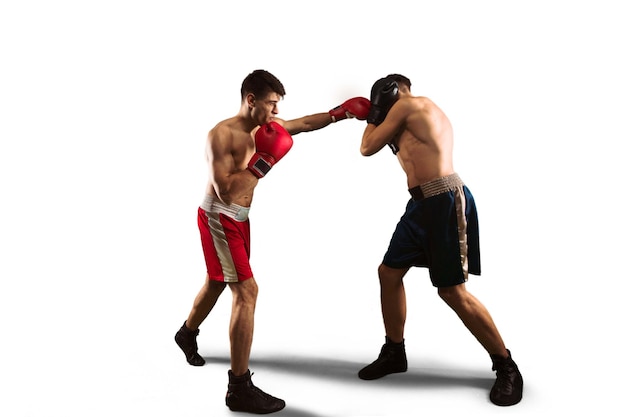 Boxeadores hombre peleando en el ring