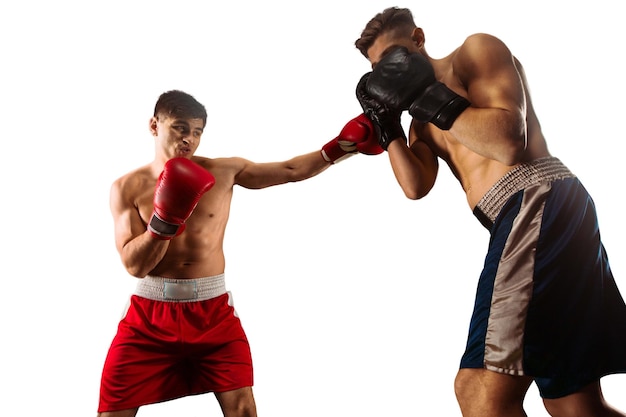 Boxeadores hombre peleando en el ring