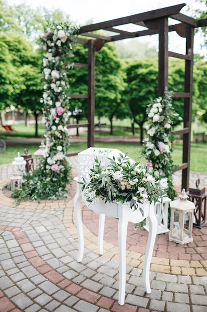 Foto gratuita brillantes flores para decorar el día de la boda.