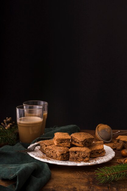 Brownies de chocolate dulce con espacio de copia