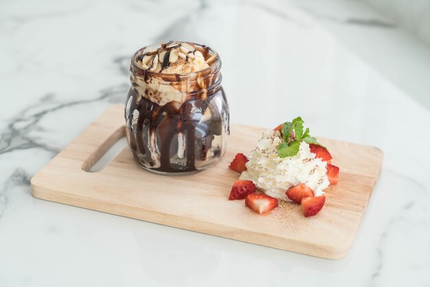 Brownies de chocolate con helado de vainilla