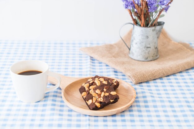 brownies de chocolate en la mesa