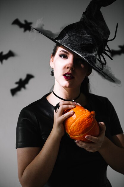 Bruja con calabaza