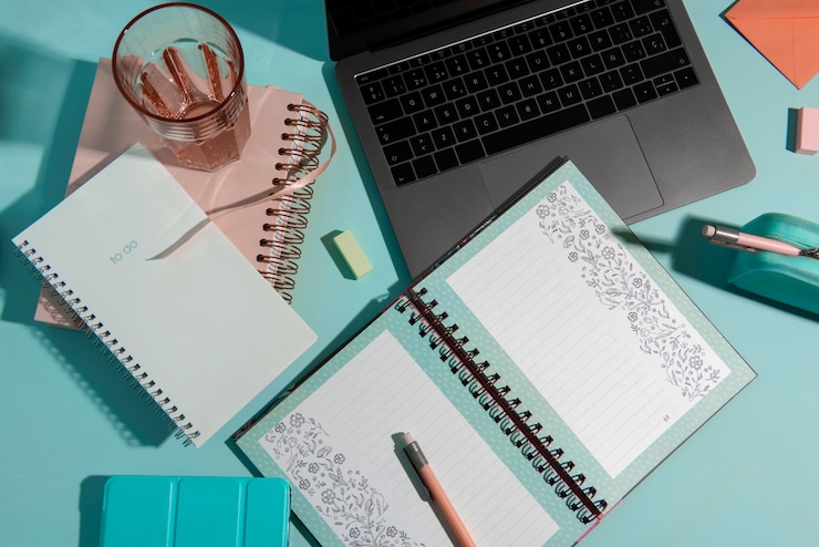 Foto gratuito bullet journal colorido y sobrecargado