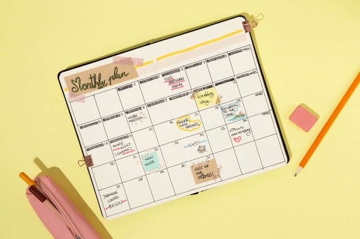 Foto gratuito bullet journal y disposición de suministros planos