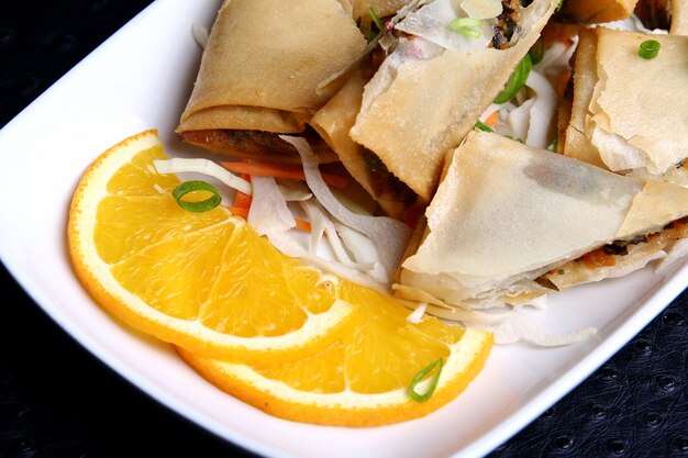 Buñuelos con comida y verduras