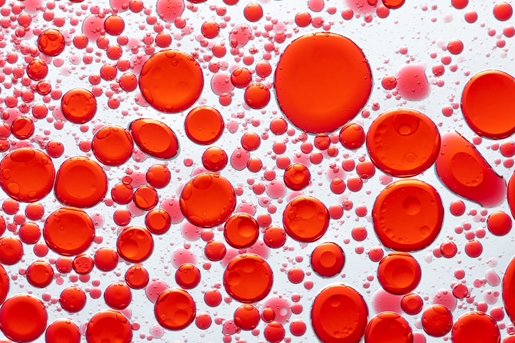 Foto gratuito burbuja de aceite de fondo abstracto rojo en papel tapiz de agua