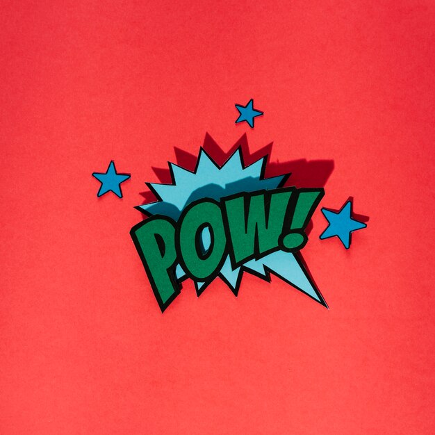 Burbuja cómica retra elegante del discurso con el texto del pow con los elementos de la estrella en fondo rojo