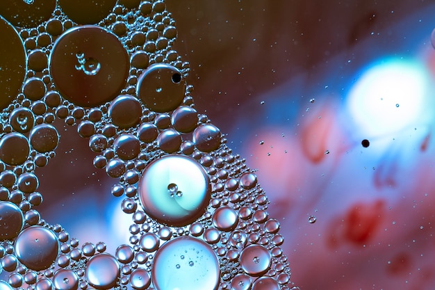 Burbujas de aceite abstractas con el fondo desenfocado