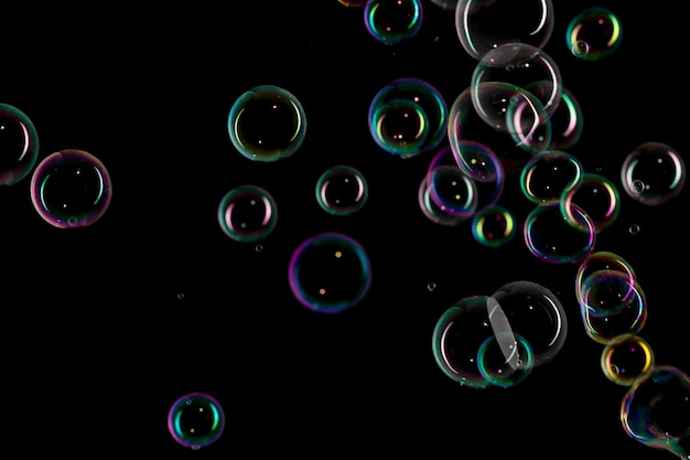 Burbujas sobre fondo negro