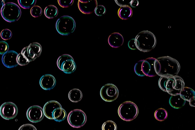 Burbujas sobre fondo negro