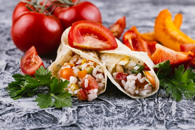 Foto gratuita burrito mexicano con verduras