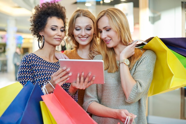 Buscando nueva tienda en el centro comercial