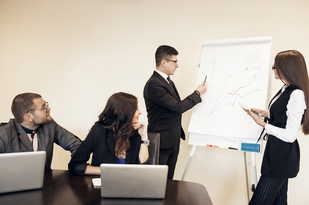 Busines oficina negocio discusión joven