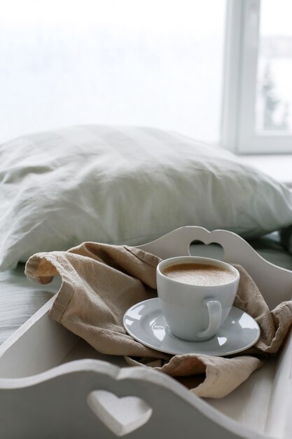 Café en la cama por la mañana