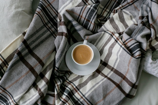 Café en la cama por la mañana