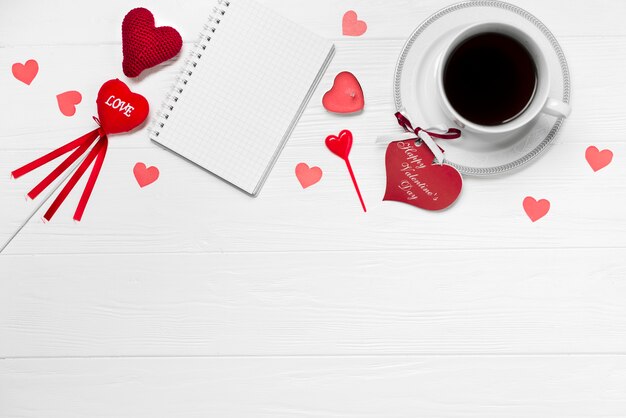 Foto gratuita café y cosas del día de san valentín