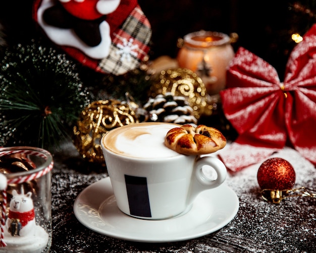 Café con leche batida y galleta