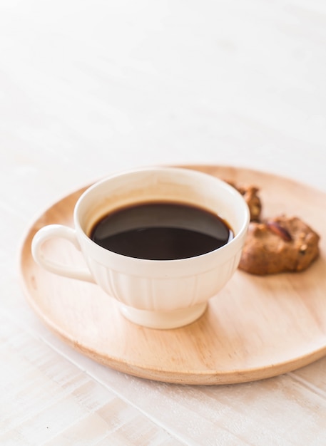 café negro con galletas