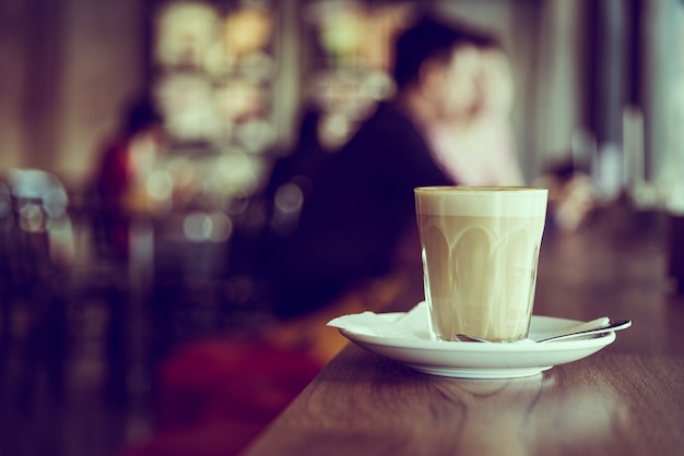 Café sabroso en vaso