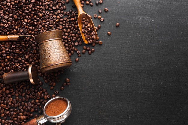 Café tostado en grano con espacio de copia