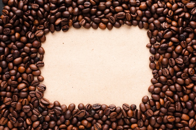Café tostado en grano con marco