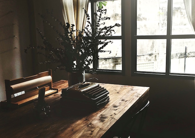 Foto gratuita una cafetería moderna en la ciudad