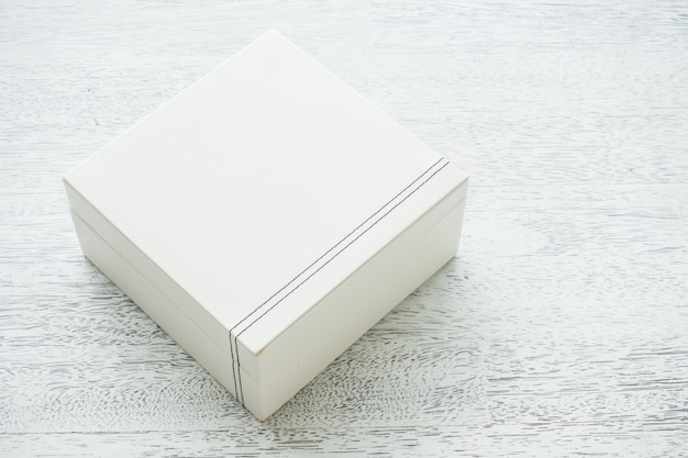 Caja de cuero blanco