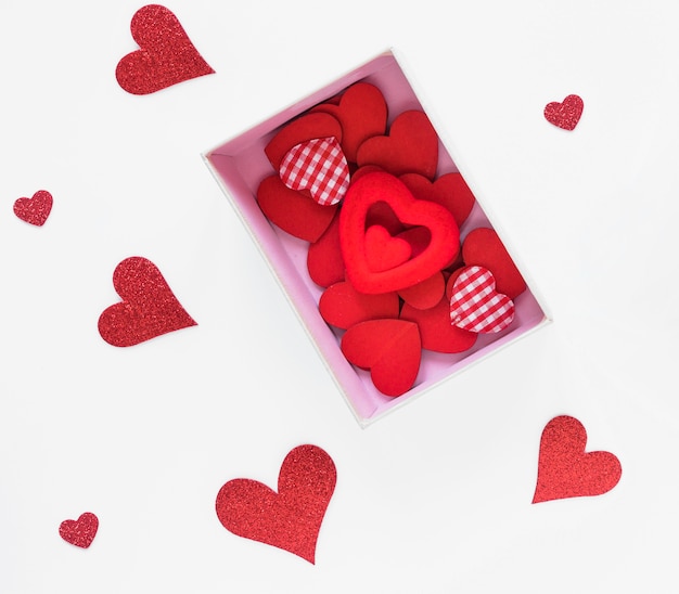 Caja con diferentes corazones.