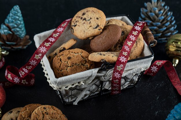 Caja de galletas de avena sobre la mesa