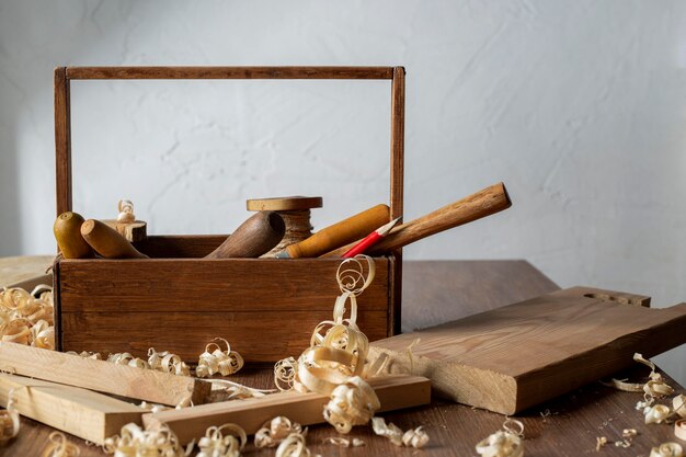 Caja de herramientas de madera de carpintería vista frontal