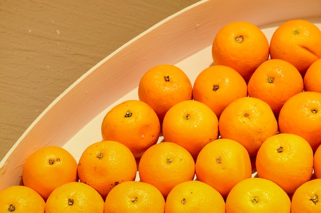 Foto gratuita caja de naranjas