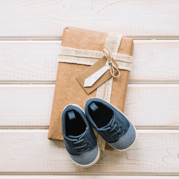 Caja de regalo para el día del padre con zapatos