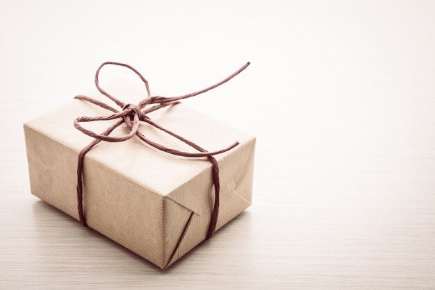 Caja de regalo marrón