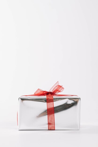 Caja de regalos plateada