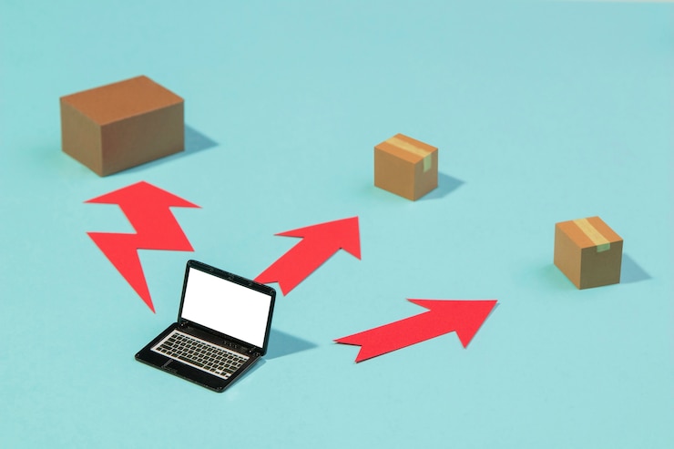 Foto gratuito cajas de alto ángulo y disposición de portátiles