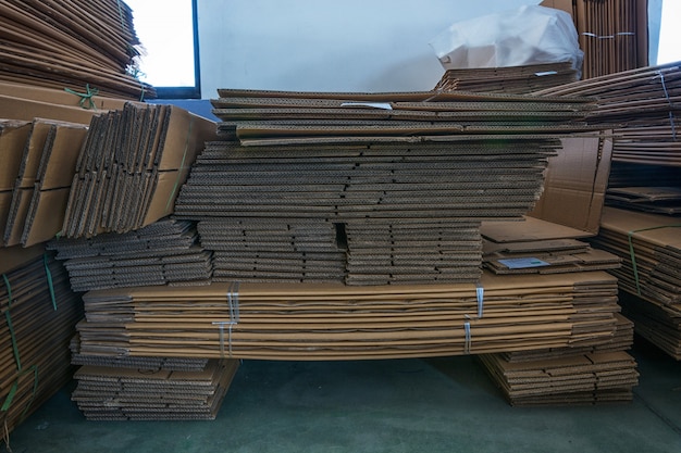 Cajas de cartón almacenadas