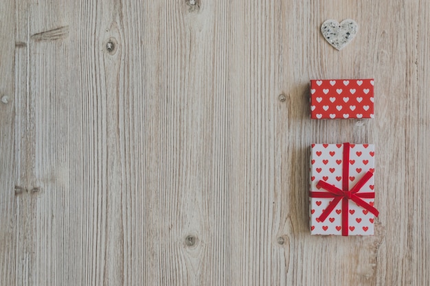 Foto gratuita cajas de regalo con un corazón