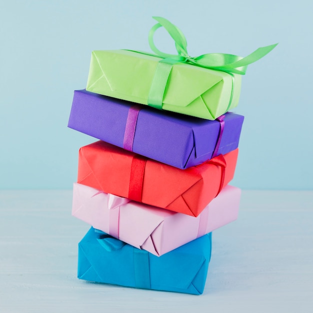 Cajas de regalo en diferentes colores