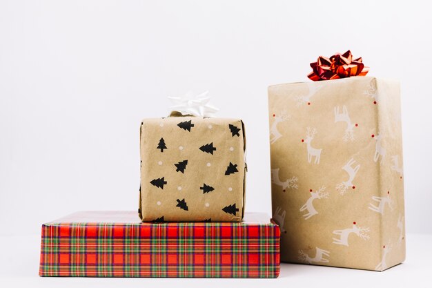 Cajas de regalo de navidad con lazos